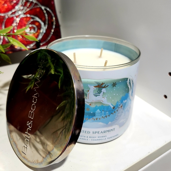 Frosted Spearmint   3 Wick Candle by Bath and Body Works RARE DISCONTINUED - Picture 2 of 3